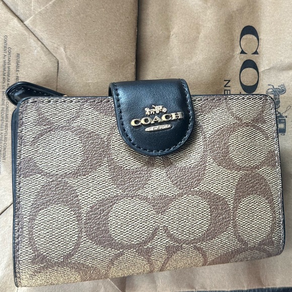 Coach Medium Corner Zip Wallet - Picture 2 of 5